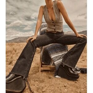 We‎ the Free Jeans Black Izzy Flare Leg Raw Hem Mid-rise Patch Pockets sz 25